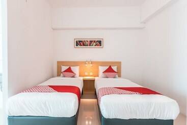 هتل The Habitat By Oyo Rooms