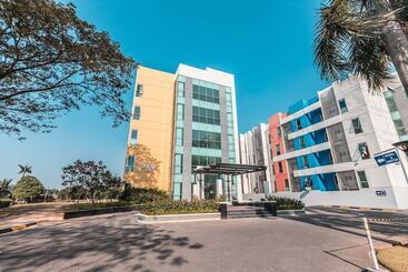 هتل The Habitat By Oyo Rooms
