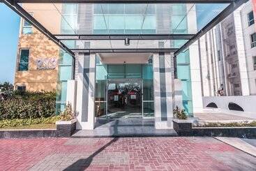 هتل The Habitat By Oyo Rooms