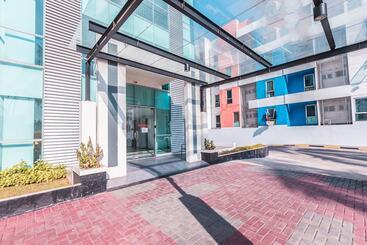 هتل The Habitat By Oyo Rooms