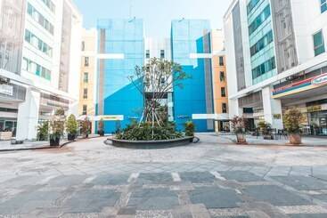 هتل The Habitat By Oyo Rooms