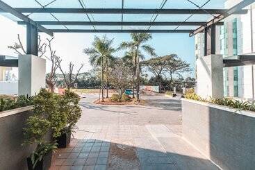 هتل The Habitat By Oyo Rooms