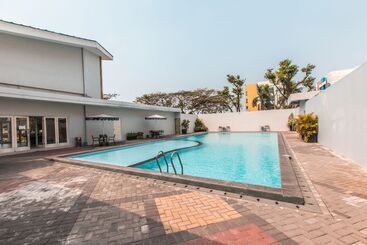 هتل The Habitat By Oyo Rooms