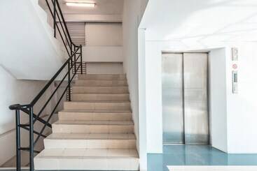 هتل The Habitat By Oyo Rooms