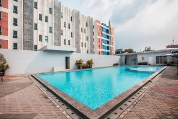 هتل The Habitat By Oyo Rooms