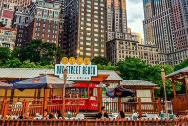 Level Chicago   Old Town