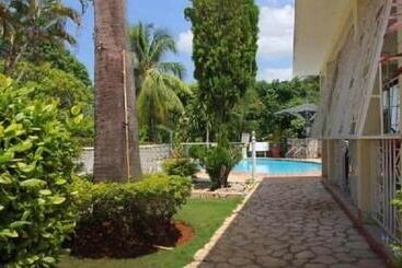 پانسیون Comfort Kingdom Villa Bed & Breakfast