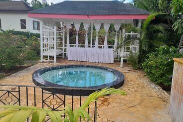 پانسیون Comfort Kingdom Villa Bed & Breakfast