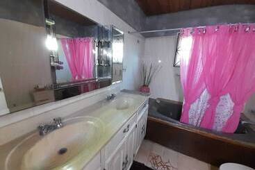 پانسیون Comfort Kingdom Villa Bed & Breakfast