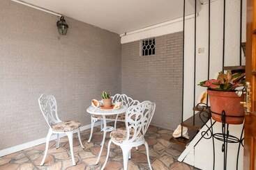 پانسیون Janes  Serenity Guesthouse