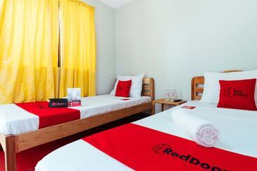 پانسیون Reddoorz Plus @ Rizal Avenue Palawan