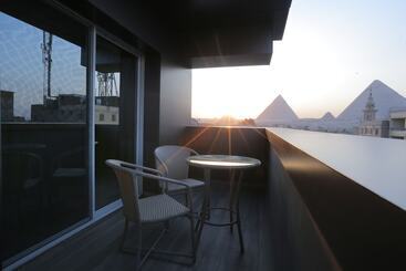 Pyramid Edge Hotel & Exclusive Pyramids View Rooftop