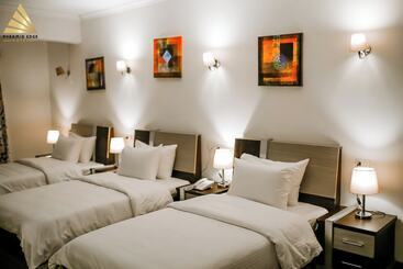 Pyramid Edge Hotel & Exclusive Pyramids View Rooftop