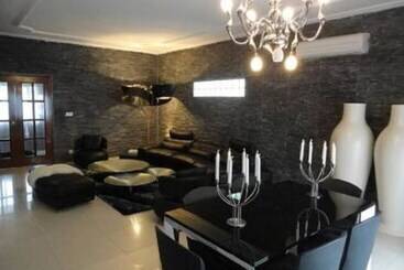 Villa French Luxe