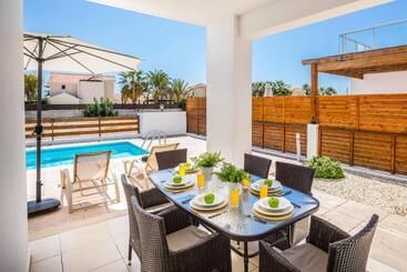 Villa White Moonflower