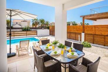 Villa White Moonflower