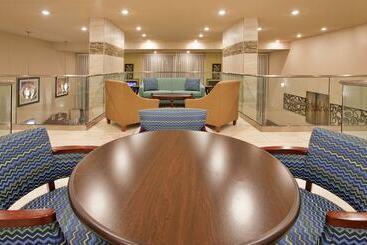 Holiday Inn Express Hotel & Suites Branson 76 Central, An Ihg