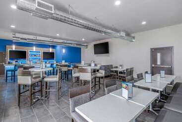 هتل Clarion Inn & Suites Dfw North