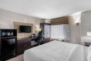 هتل Clarion Inn & Suites Dfw North
