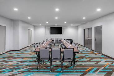 هتل Clarion Inn & Suites Dfw North