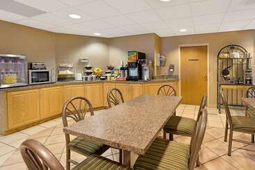 هتل Days Inn By Wyndham Eagan Minnesota Near Mall Of America