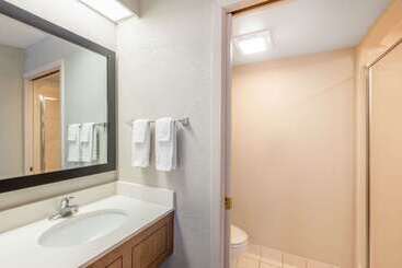هتل Days Inn By Wyndham Eagan Minnesota Near Mall Of America