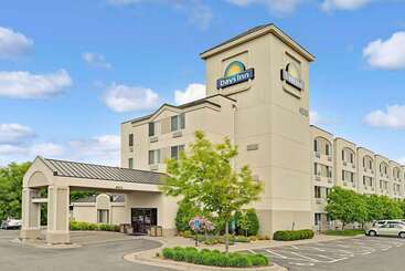 هتل Days Inn By Wyndham Eagan Minnesota Near Mall Of America