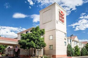 هتل Econo Lodge Denver International Airport