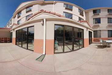 هتل Econo Lodge Denver International Airport