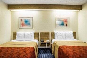 هتل Econo Lodge Denver International Airport