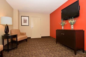 هتل Homestay Suites