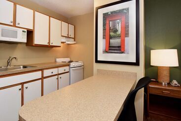 هتل Homestay Suites