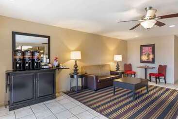 هتل Extended Stay America Suites  Cleveland  Great Northern Mall