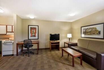 هتل Extended Stay America Suites  Cleveland  Great Northern Mall