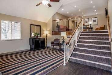 هتل Suburban Studios Montgomery East I 85