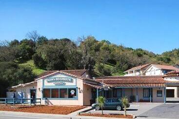 هتل Marinwood Inn & Suites