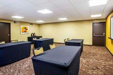 هتل Quality Inn & Suites