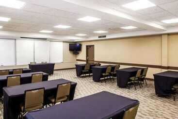 هتل Quality Inn & Suites