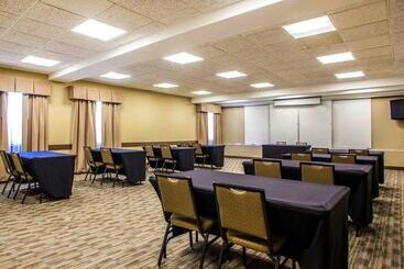 هتل Quality Inn & Suites