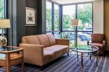هتل Quality Inn & Suites