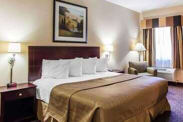 هتل Quality Inn & Suites