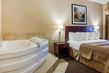 هتل Quality Inn & Suites