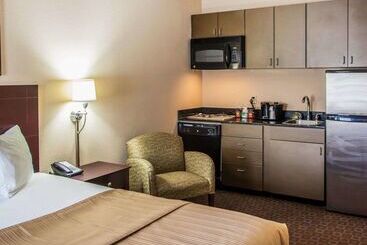 هتل Quality Inn & Suites