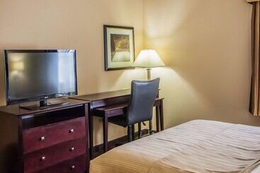 هتل Quality Inn & Suites