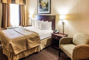 هتل Quality Inn & Suites