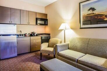 هتل Quality Inn & Suites
