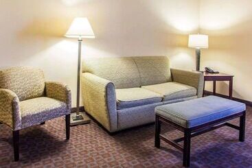 هتل Quality Inn & Suites