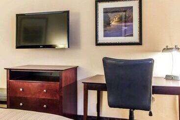 هتل Quality Inn & Suites