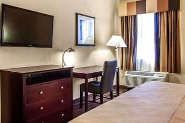 هتل Quality Inn & Suites