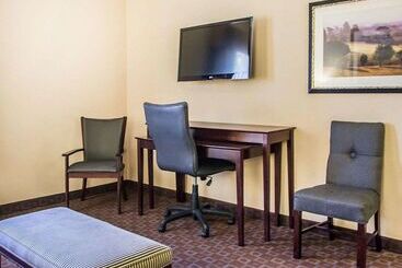 هتل Quality Inn & Suites